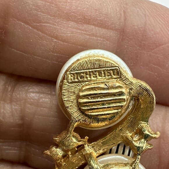 Vintage Richelieu Faux Pearl Gold Tone Rhinestones Jewelry Earrings Clip On - Picture 12 of 15